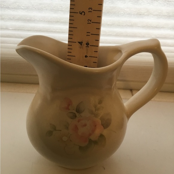 Pfaltzgraff pitcher Tea Rose pattern on  ivory 4 1/2 inches tall. Creamer/ gravy - Picture 5 of 8